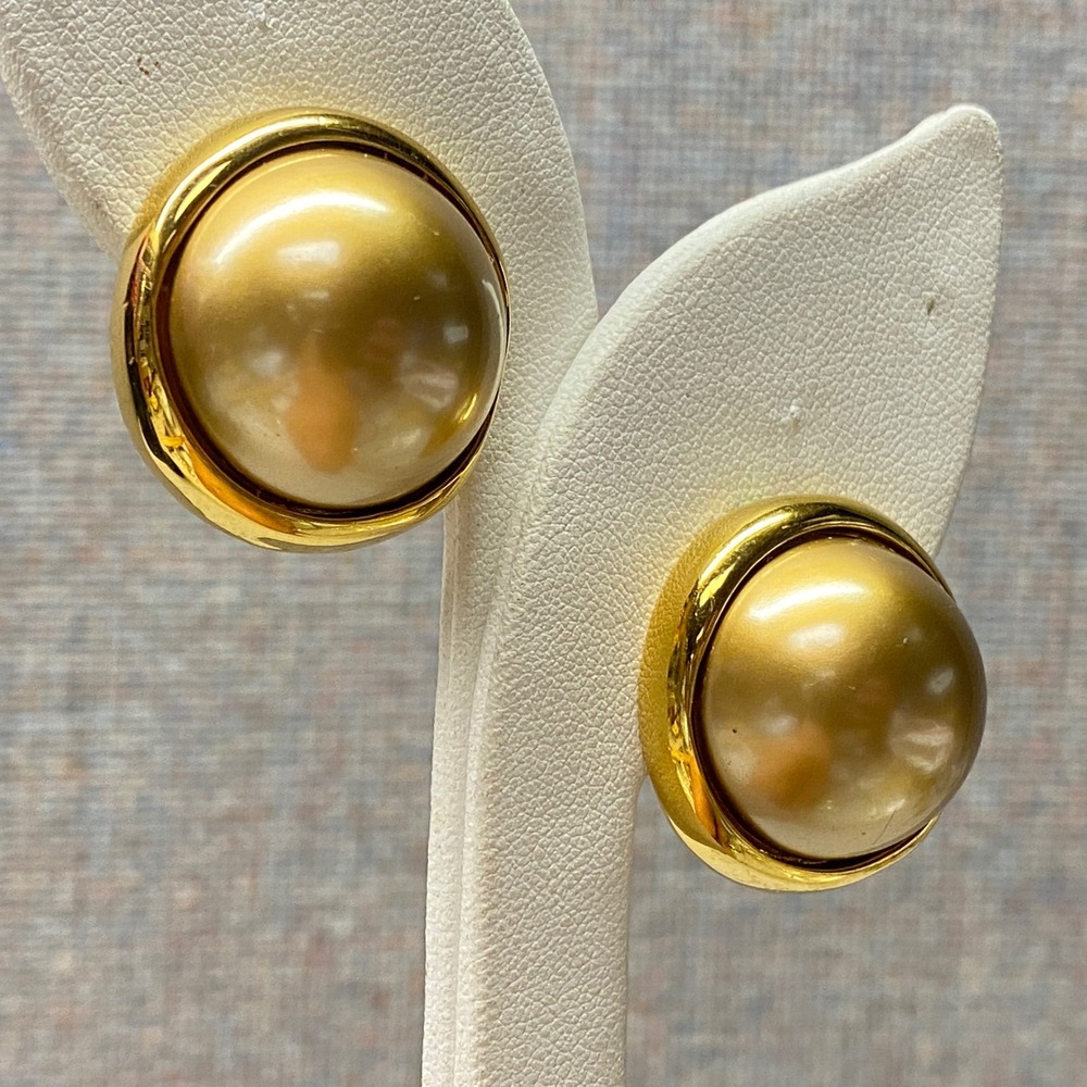 Vintage Carolee Classic Gold Tone Faux Pearl Button Clip On Earrings Designer - Picture 2 of 11